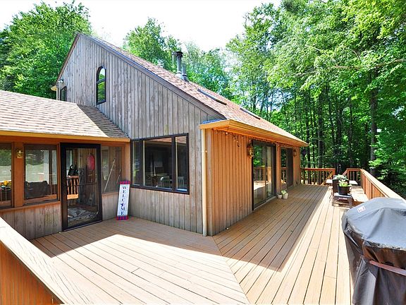4th image of 154 Brook Ln