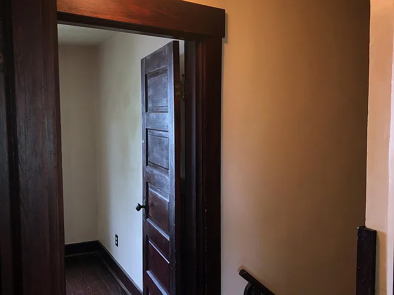 1820 Clarendon Ave — Photo 8