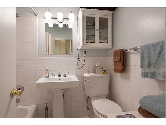 Sold by Aclawrence | media 10