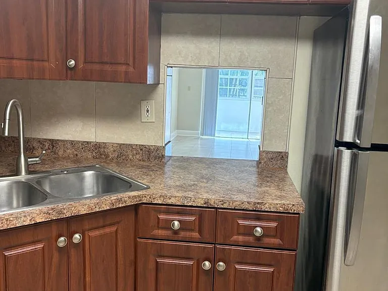 1700 NW 58th Ter #1B — Photo 4