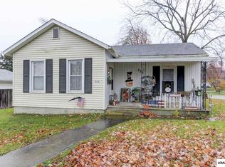 553 4th St, Lincoln, IL 62656