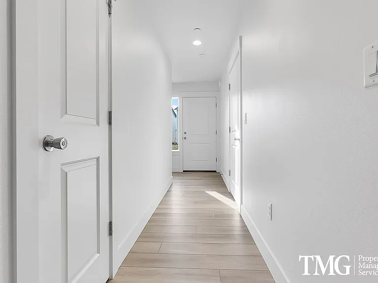 977 Creer Way #D-111 — Photo 36