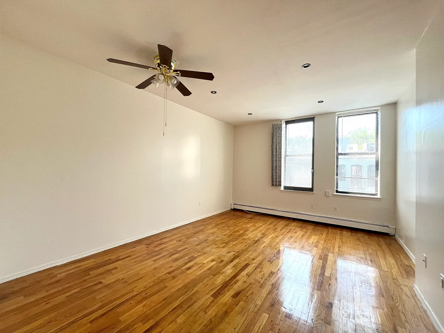 924 Hancock Street — Photo 2