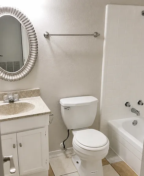 2428 Louise St #202 — Photo 6