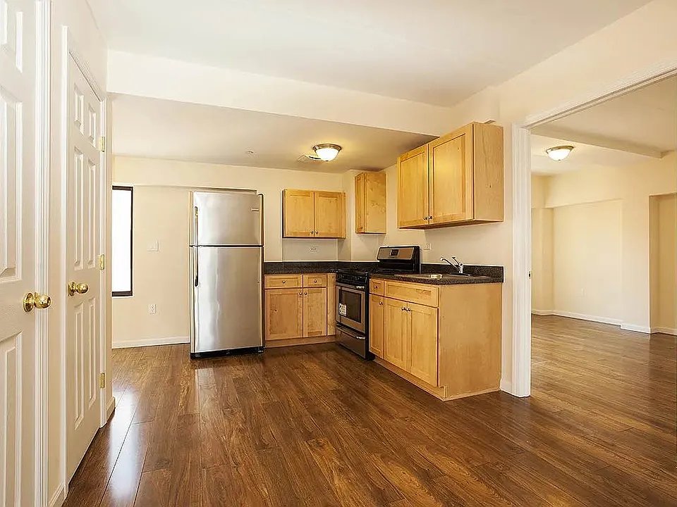26-27 2nd St #2E