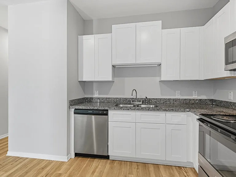205 N Bay Ave #B — Photo 10