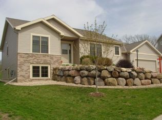 7017 Bluff Point Dr, Madison, WI 53718