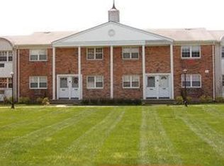 3208 Wilshire Ln, Oakdale, NY 11769