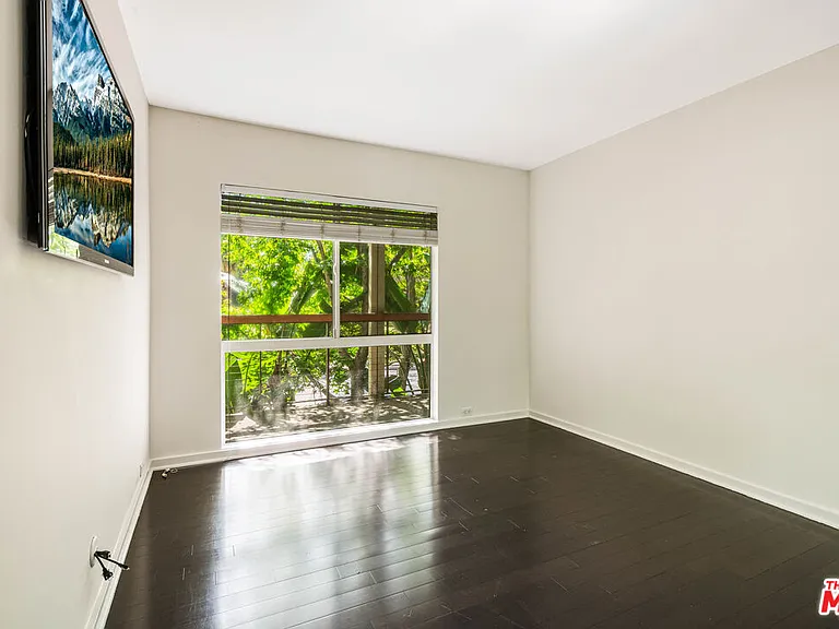 330 S Barrington Ave #210 — Photo 11
