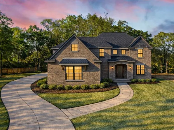 1051 E Avon Rd, Rochester, MI 48307