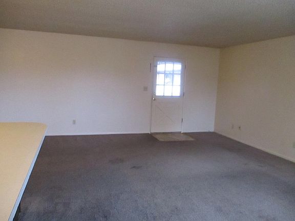 3rd image of 3050 Maryland St APT 10