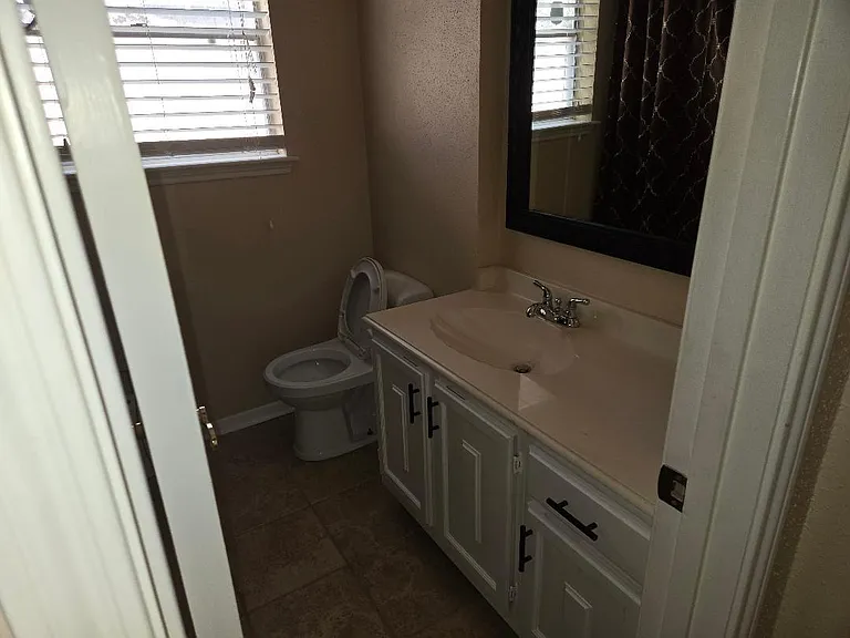 7911 Southmeadow Dr — Photo 14
