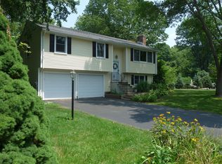 93 Harold Rd, Farmington, CT 06032