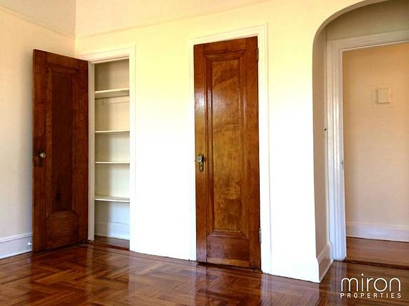 3rd image of 931 Manhattan Ave APT 4