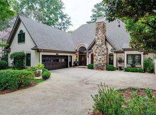 140 Grogans Lake Dr, Sandy Springs, GA 30350