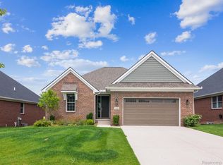 5830 Hartwick Dr, West Bloomfield, MI 48322