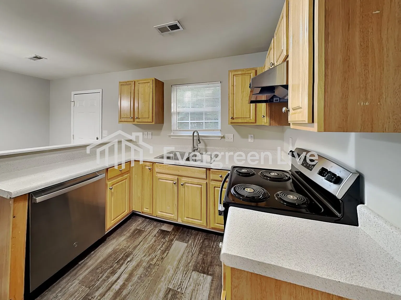 3 bed, 3.0 bath, 1561 sqft, $1,795 — Photo 2