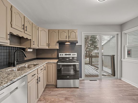 5th image of 2403 17th Ave NW
