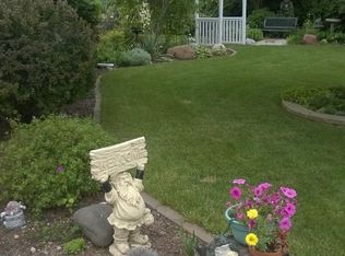 106 Hidden Lake Dr, Slinger, WI 53086