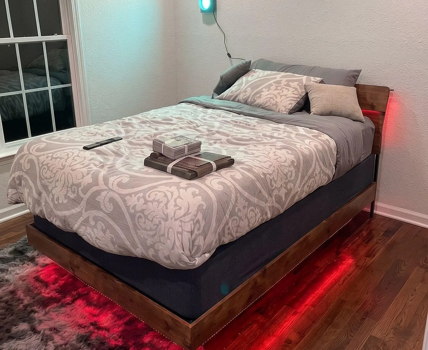 2 bed, 1.5 bath, 1990 sqft, $910 — Photo 1