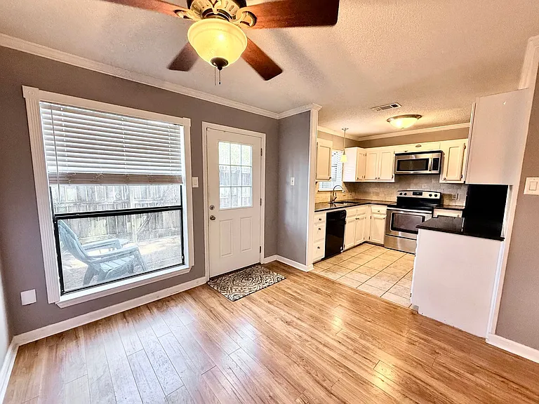 955 Ridgepoint Ct — Photo 8