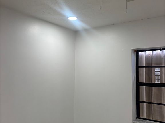 2nd image of 2542 Taft St