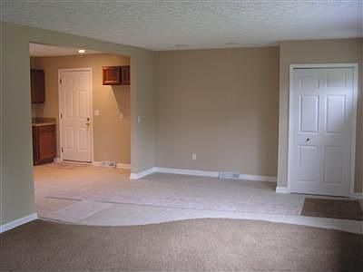 4th image of 833 Sandalwood Dr