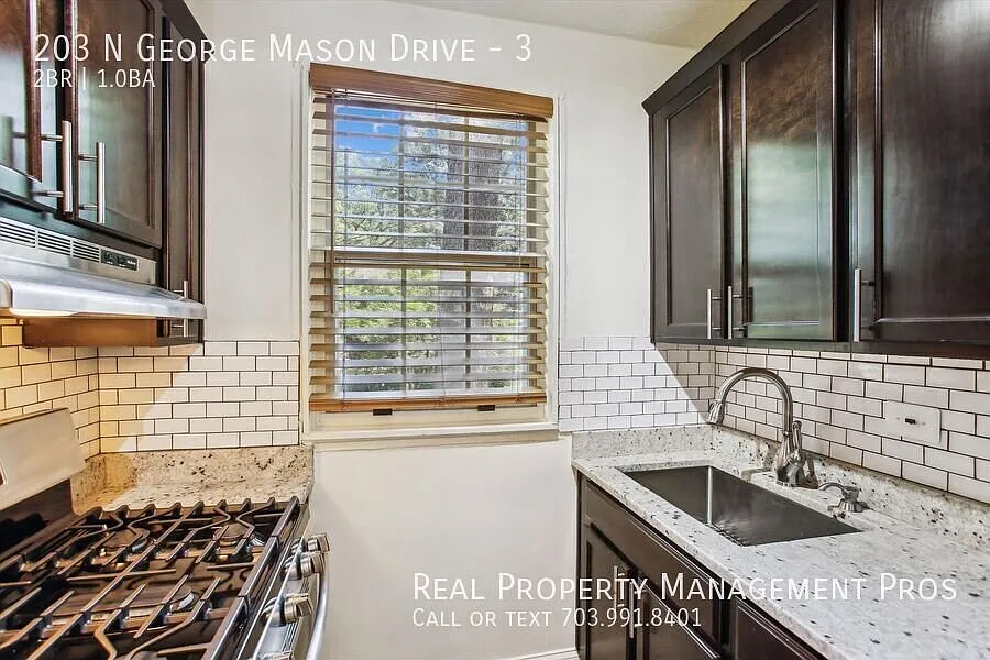 2 bedroom condo + dedicated storage & FULL Washer and dryer in unit! — Photo 4