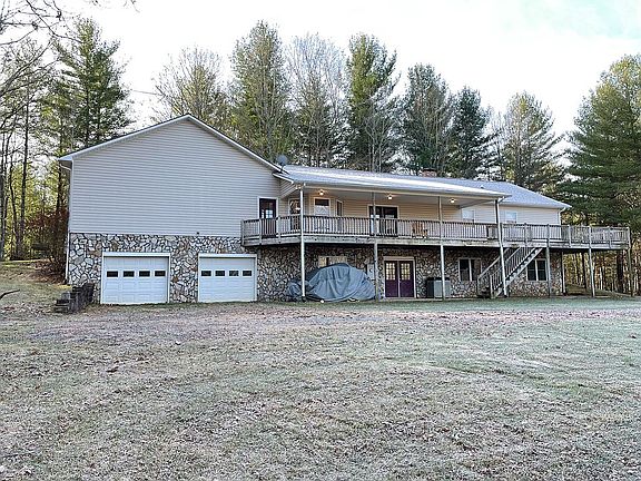 4th image of 1384 Bakers Ridge Rd
