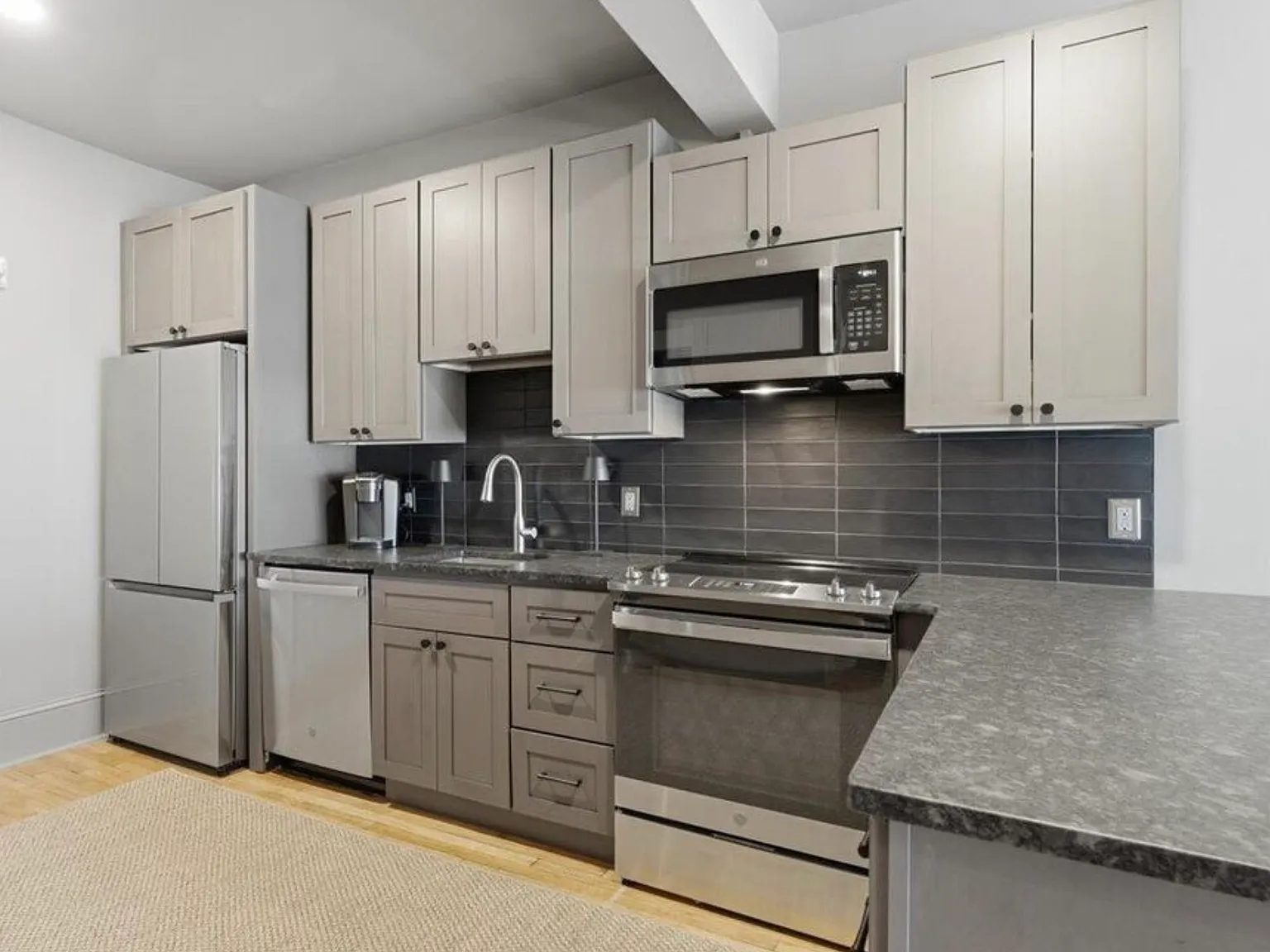 1 bed, 584 sqft, $3,500 — Photo 2