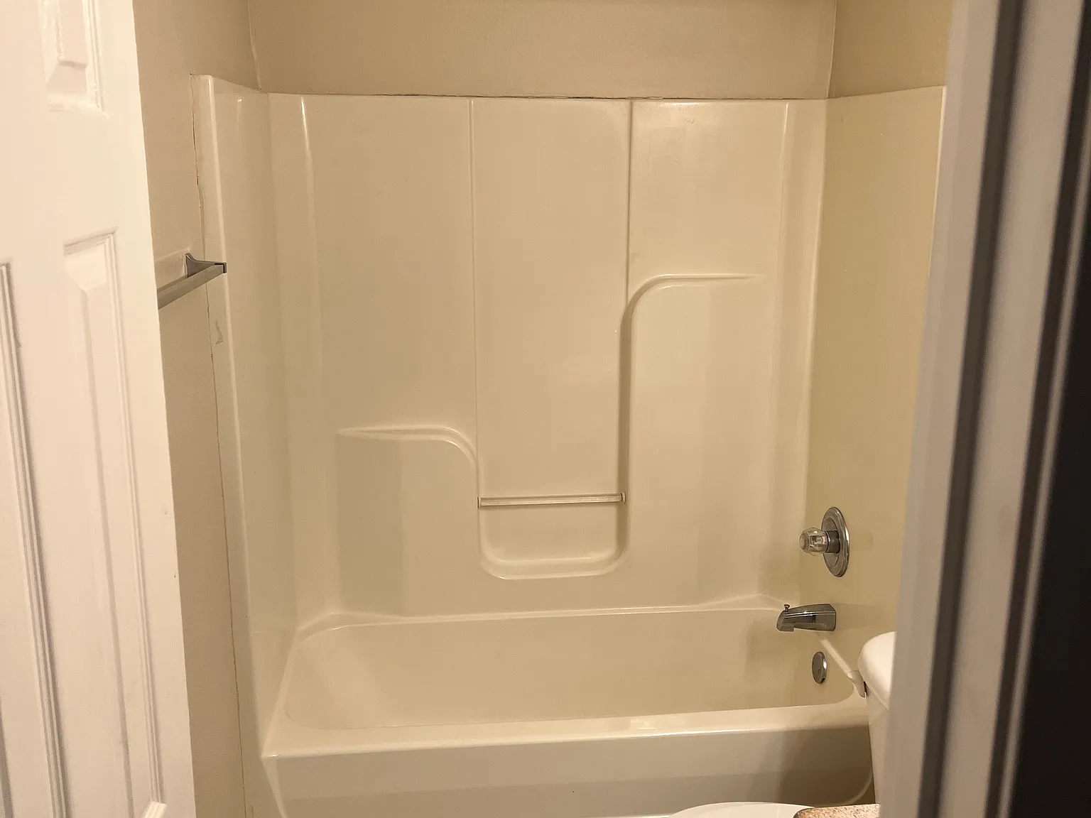 3 bed, 1350 sqft, $2,000 — Photo 1