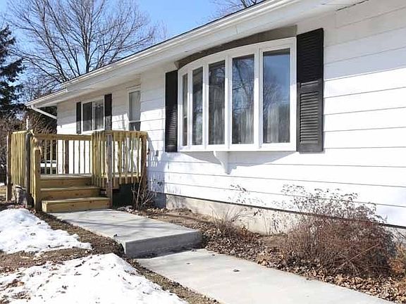 3rd image of 108 E Pioneer Ave