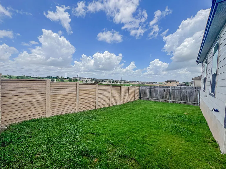 512 Barbary Coast Ln — Photo 20