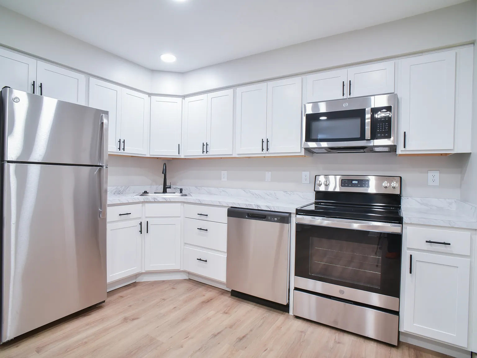 Carriage Hill Apartments — Photo 1