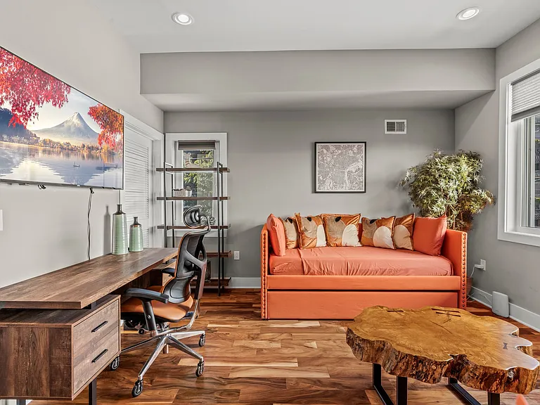 2nd floor den / flex space