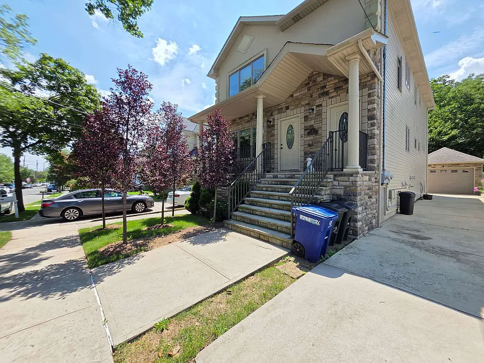 16 Allen Pl #1