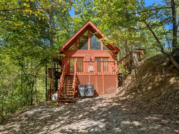 1745 Red Bone Way, Sevierville, TN 37876