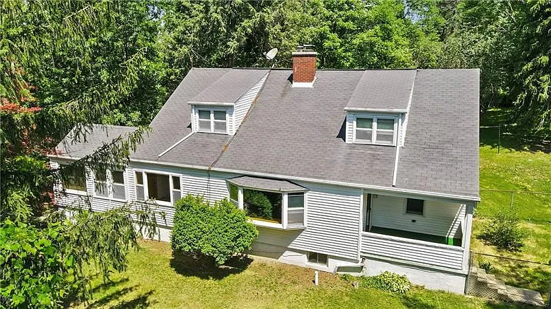 110 Chellman Ln photo 1