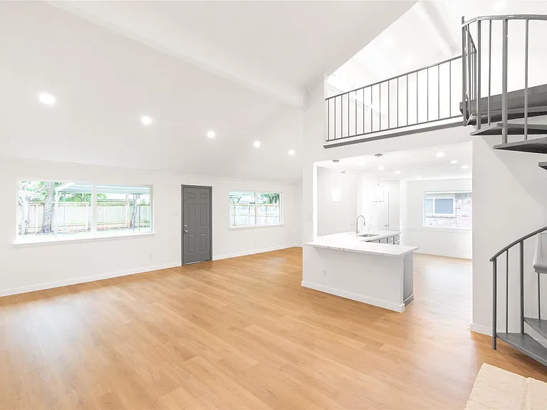 15707 Amapola Dr — Photo 7