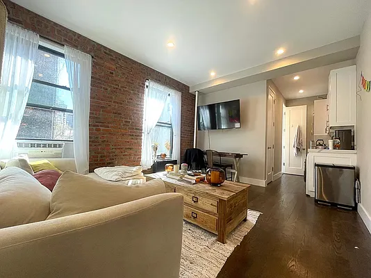 Rented by Douglas Elliman | media 24