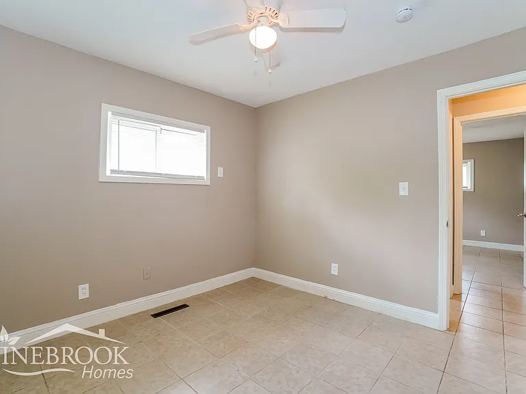 1747 Brentnell Ave — Photo 10