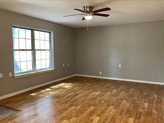 2nd image of 418 S Main