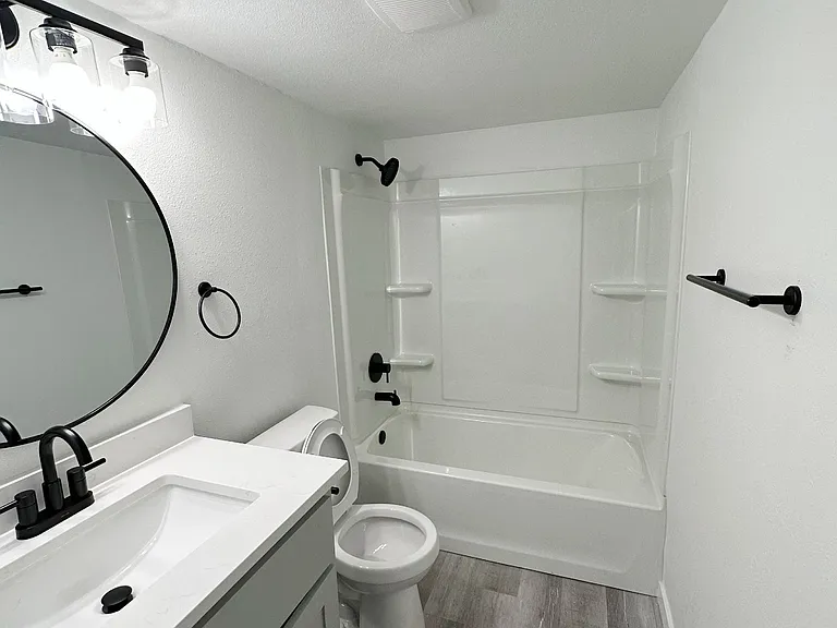 685 N Leverett Ave #1 — Photo 7