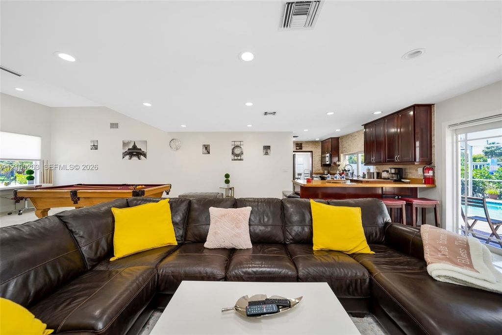 31 SE 12th St, photo 5