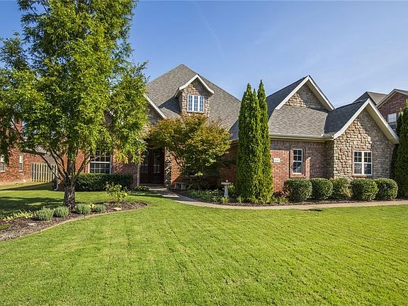 3rd image of 6113 Laurel Hill Ln
