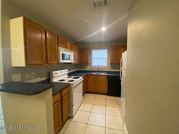 4th image of 918 Greystone Dr