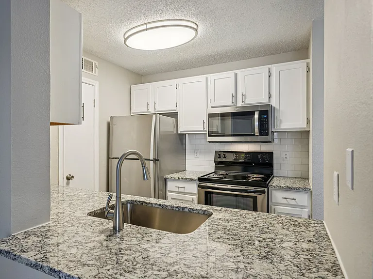 Fieldcrest Apartments — Photo 49