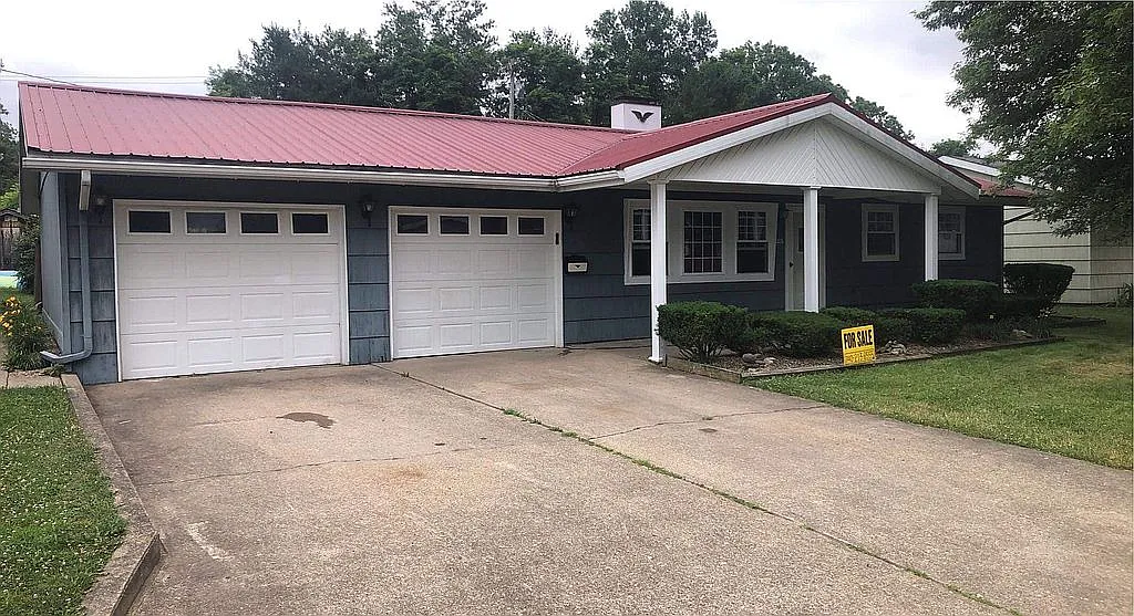 206 Berkley Dr photo 1