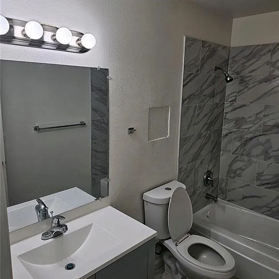 1401 N F St #3 — Photo 2