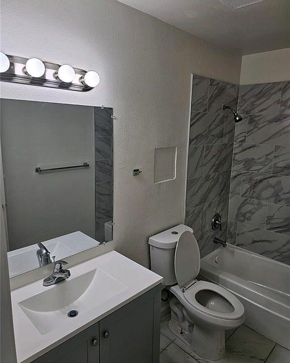 2nd image of 1401 N F St APT 3